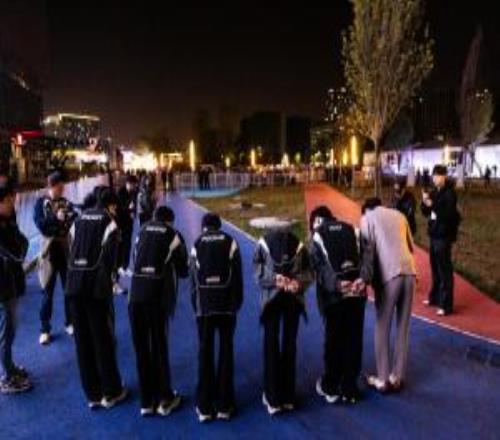 前锋在高压 前锋在高压